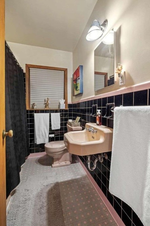 2437 Woodland Cir, Atlanta GA  30344-2735 exterior