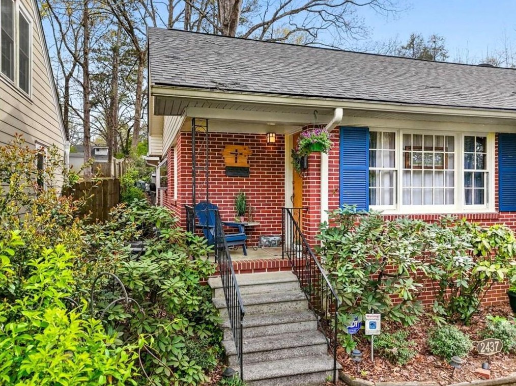 2437 Woodland Cir, Atlanta GA  30344-2735 exterior