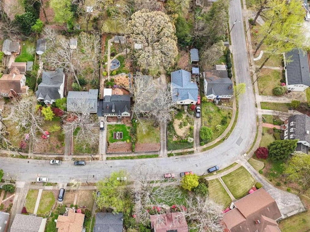 2437 Woodland Cir, Atlanta GA  30344-2735 exterior