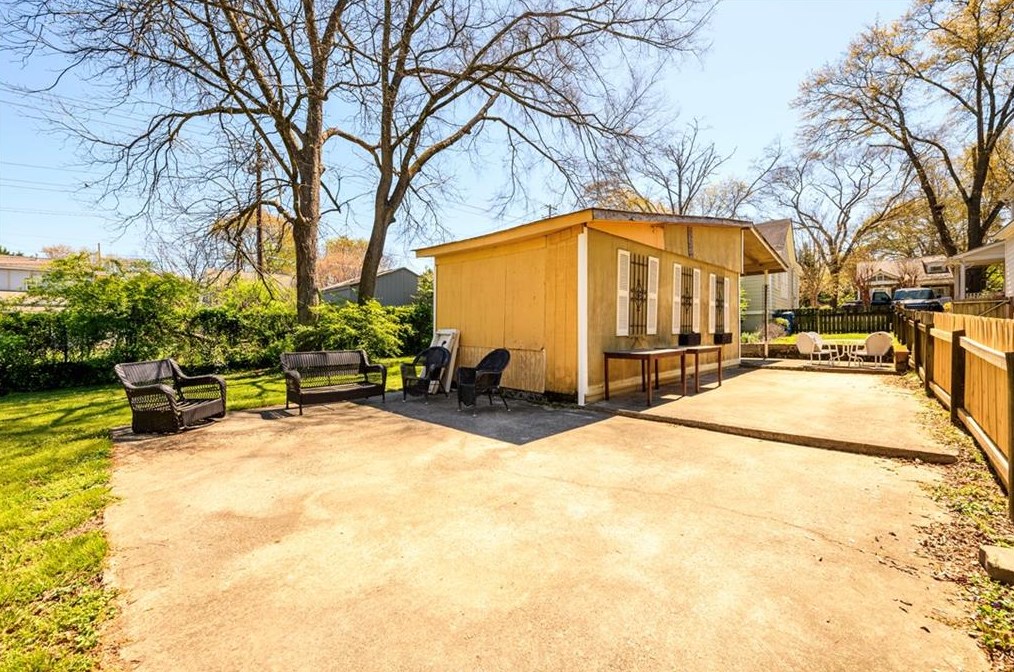 1281 Eubanks Ave, Atlanta GA  30344-4938 exterior