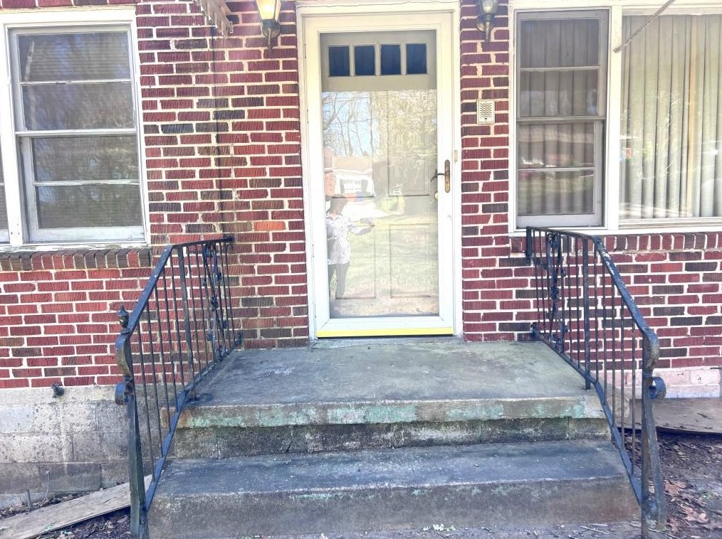 2317 Vistamont Dr, Decatur GA  30033-4705 exterior