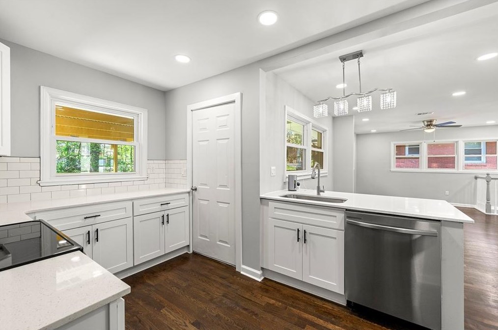 1805 Brewer Blvd, Atlanta GA  30310-4907 exterior