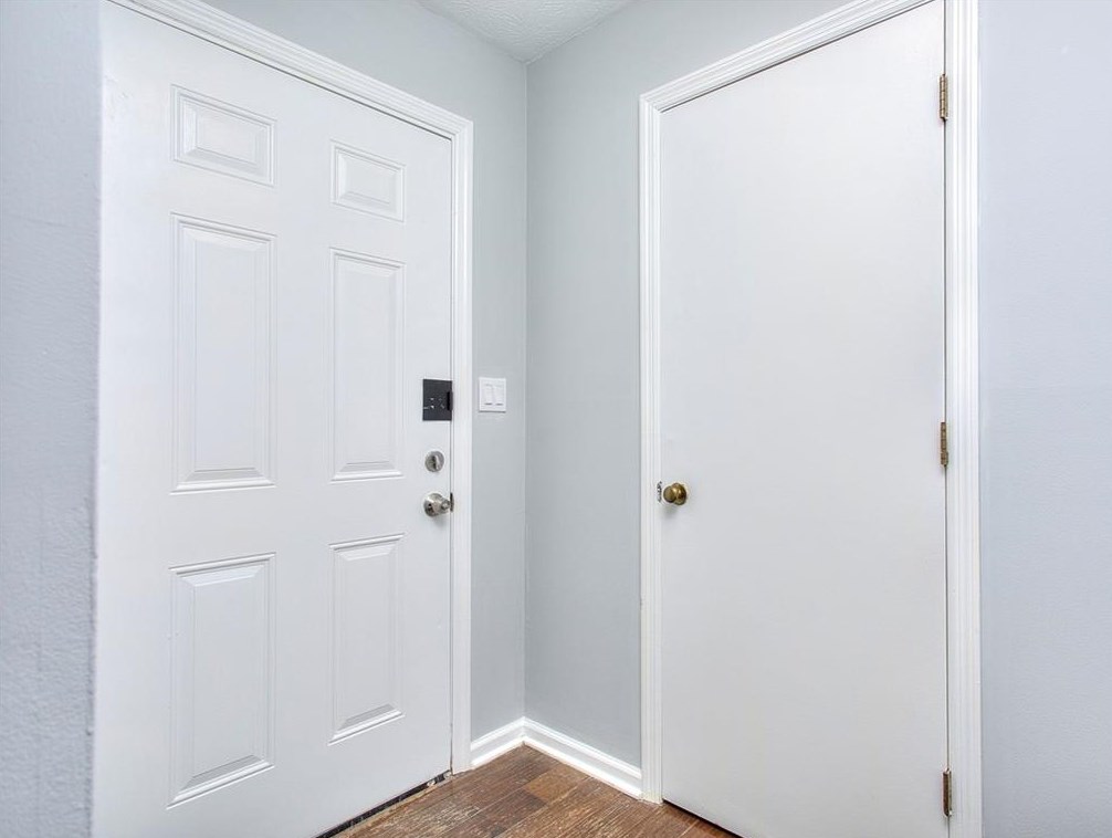 2077 Brian Way, Decatur GA  30033-3830 exterior