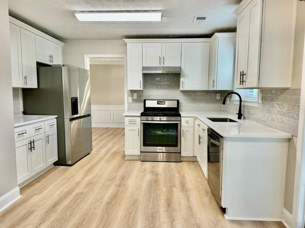 3295 Northcliff Dr, Suwanee GA  30024-7103 exterior