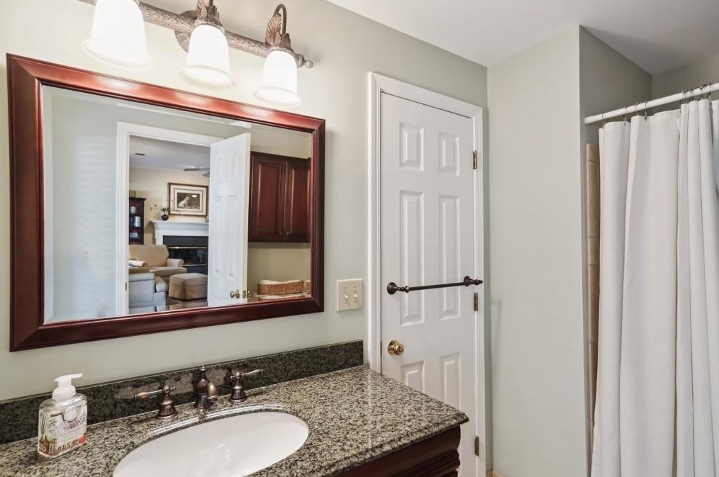 1189 Vlg Cv, Atlanta GA 30319-5308 exterior