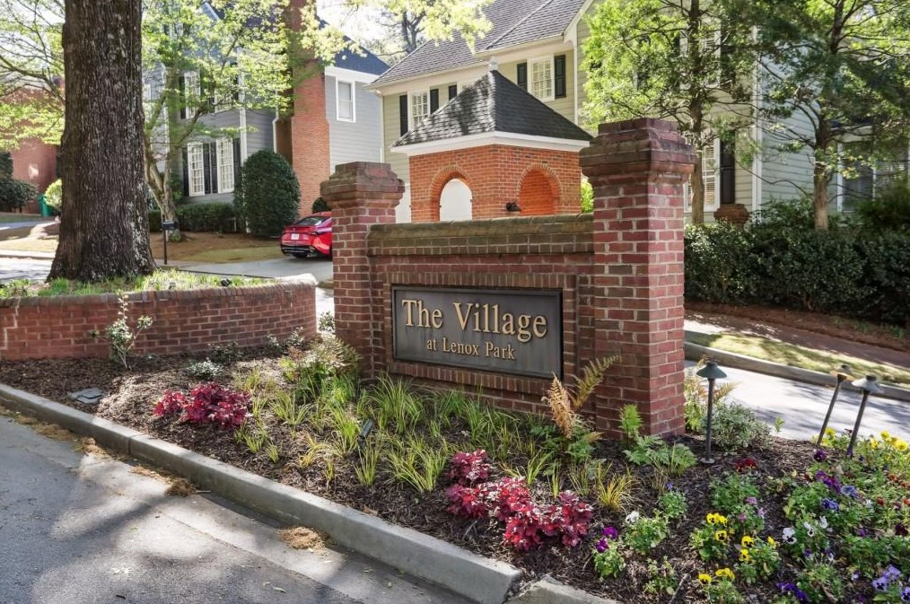 1189 Vlg Cv, Atlanta GA 30319-5308 exterior