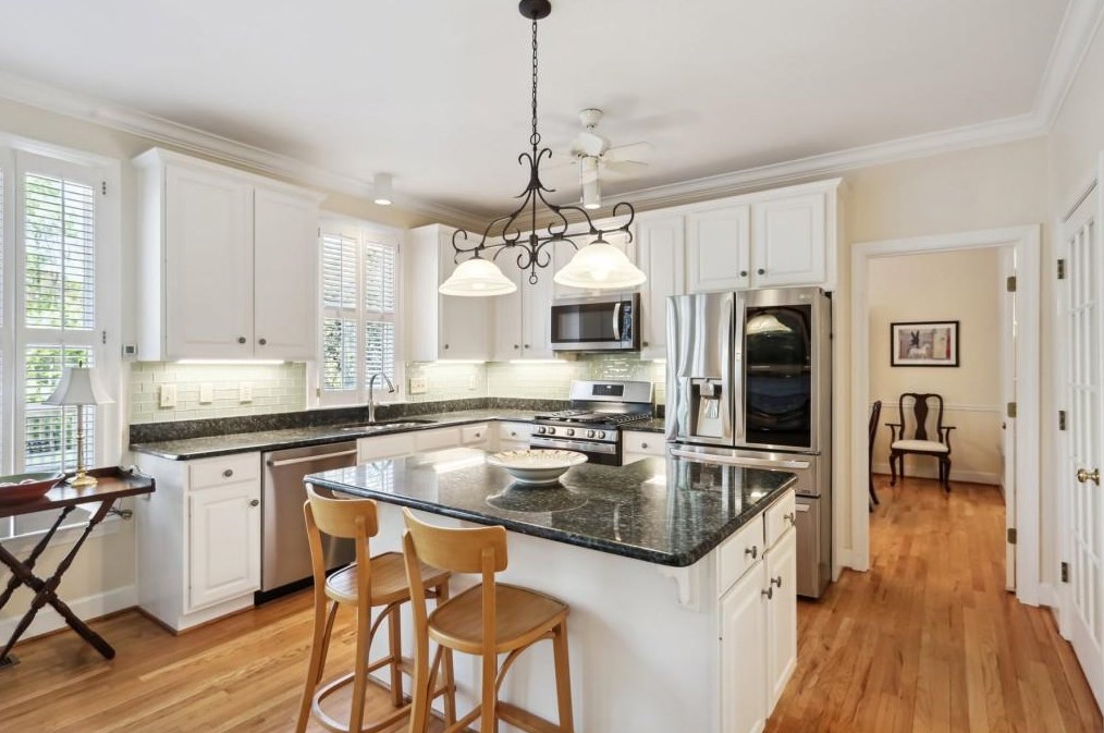 1189 Vlg Cv, Atlanta GA 30319-5308 exterior