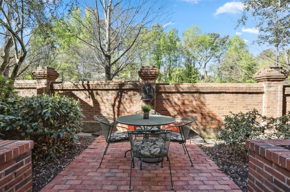 1189 Vlg Cv, Atlanta GA 30319-5308 exterior