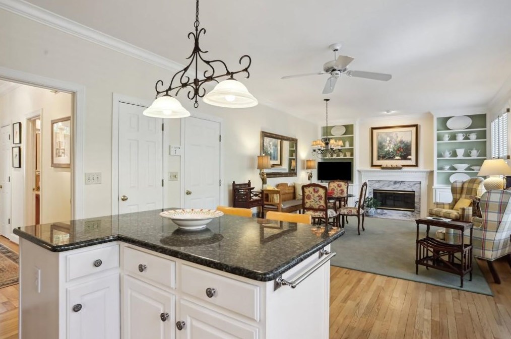 1189 Vlg Cv, Atlanta GA 30319-5308 exterior