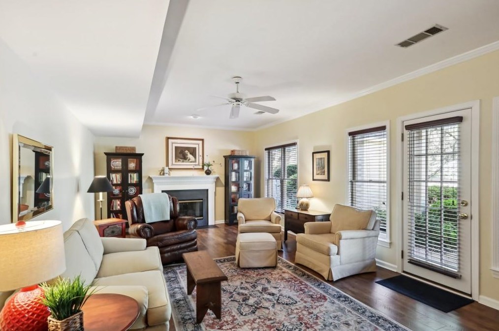 1189 Vlg Cv, Atlanta GA 30319-5308 exterior