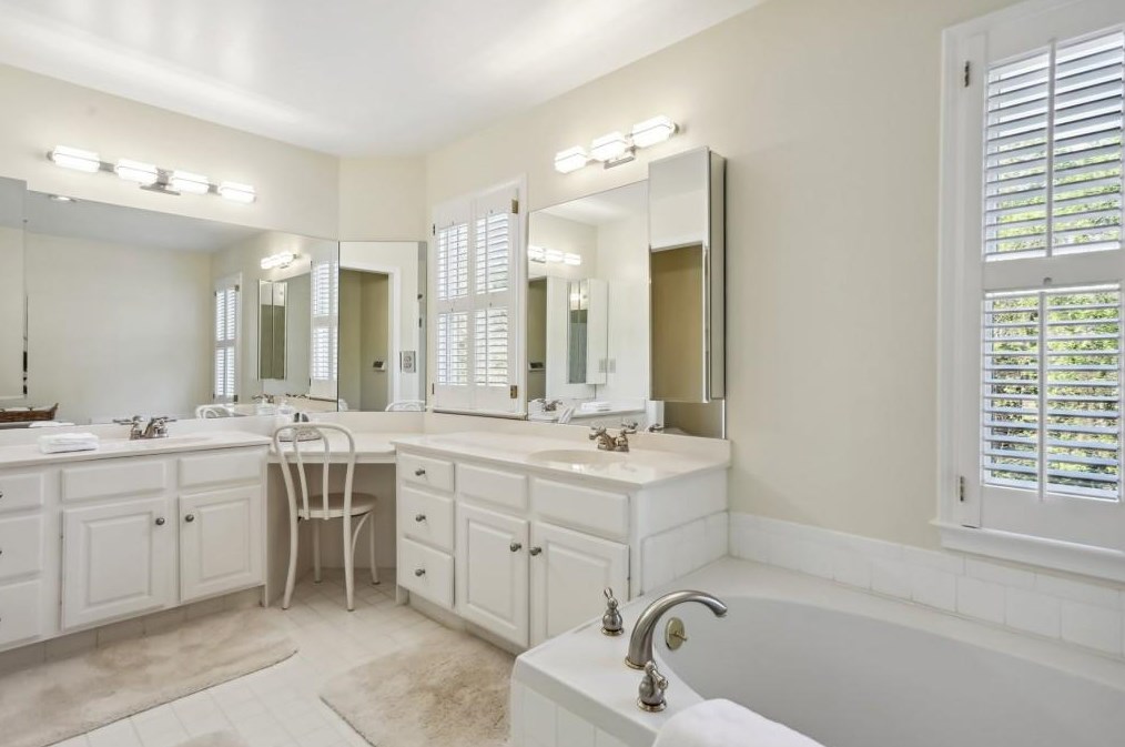 1189 Vlg Cv, Atlanta GA 30319-5308 exterior