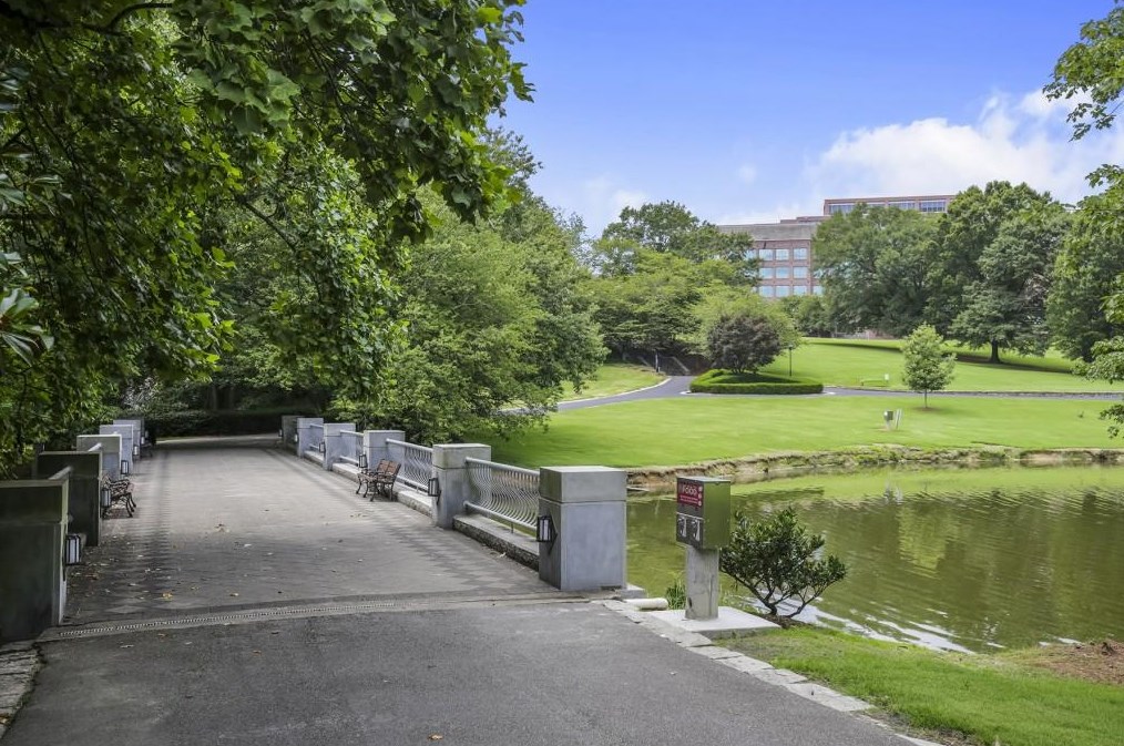 1189 Vlg Cv, Atlanta GA 30319-5308 exterior