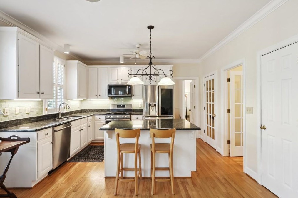 1189 Vlg Cv, Atlanta GA 30319-5308 exterior