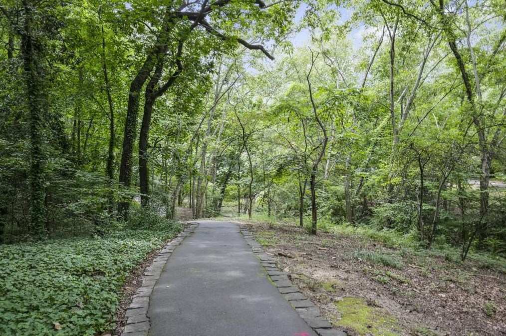 1189 Vlg Cv, Atlanta GA 30319-5308 exterior