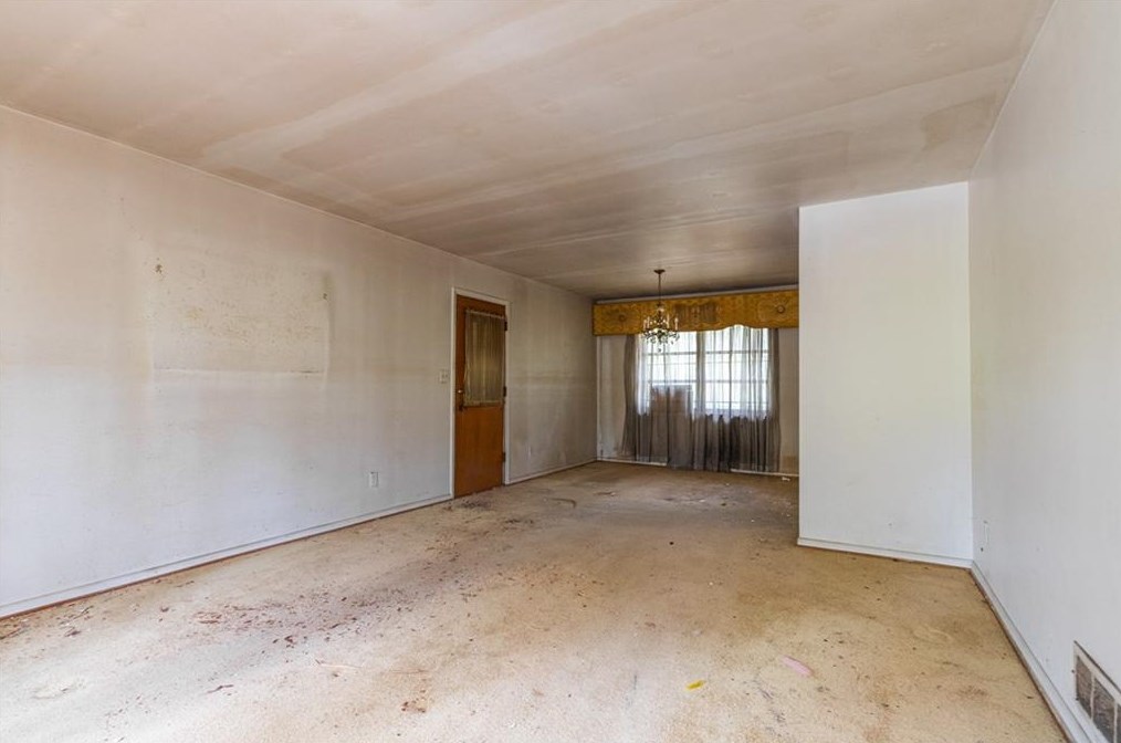 2777 Collier Dr, Atlanta GA  30318-7265 exterior