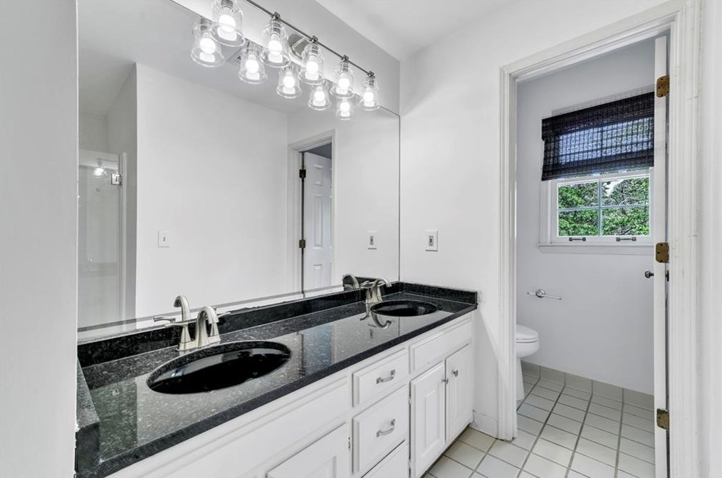 1635 Lazy River Ln, Atlanta GA  30350-3523 exterior