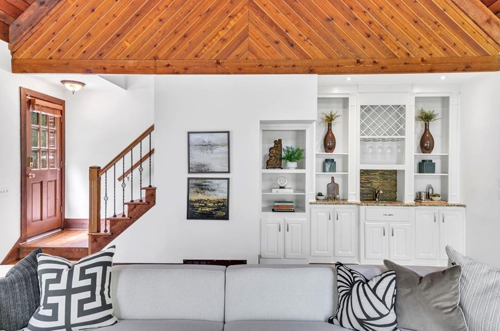 1635 Lazy River Ln, Atlanta GA  30350-3523 exterior