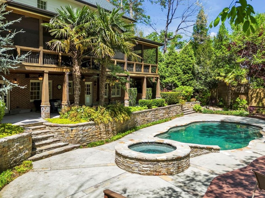 1635 Lazy River Ln, Atlanta GA  30350-3523 exterior