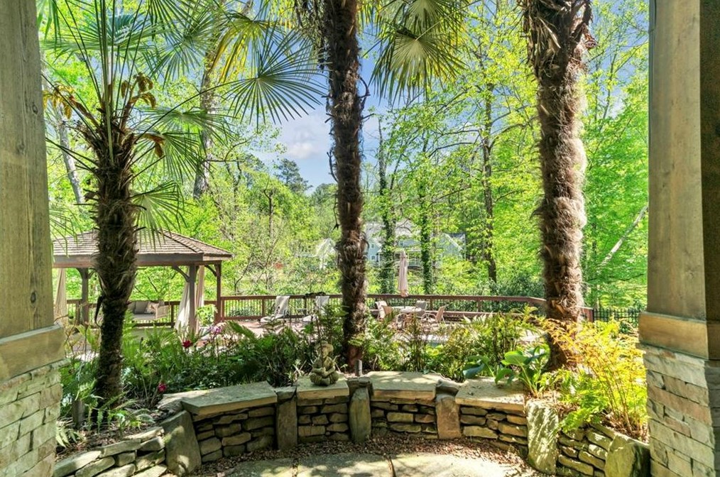 1635 Lazy River Ln, Atlanta GA  30350-3523 exterior