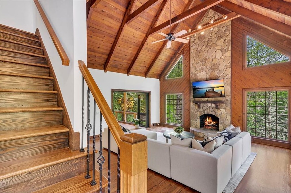 1635 Lazy River Ln, Atlanta GA  30350-3523 exterior