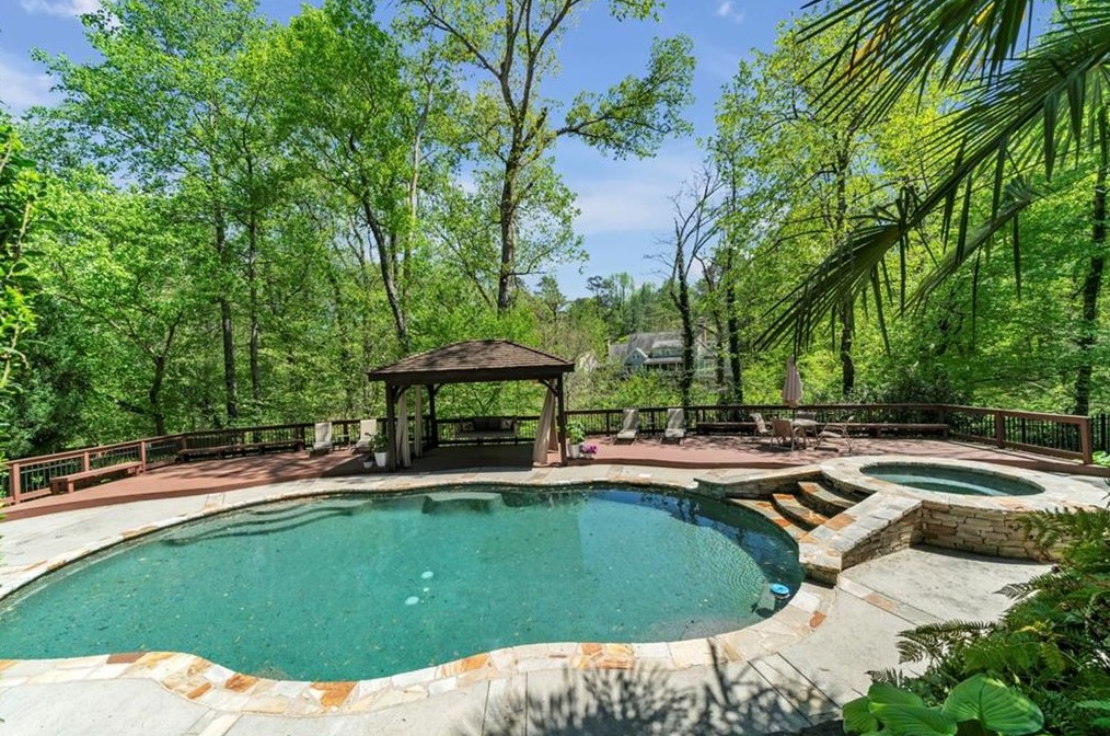1635 Lazy River Ln, Atlanta GA  30350-3523 exterior