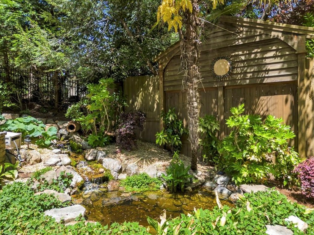 1635 Lazy River Ln, Atlanta GA  30350-3523 exterior