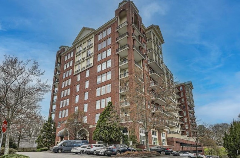3820 Roswell Rd, Atlanta GA  30342-4441 exterior