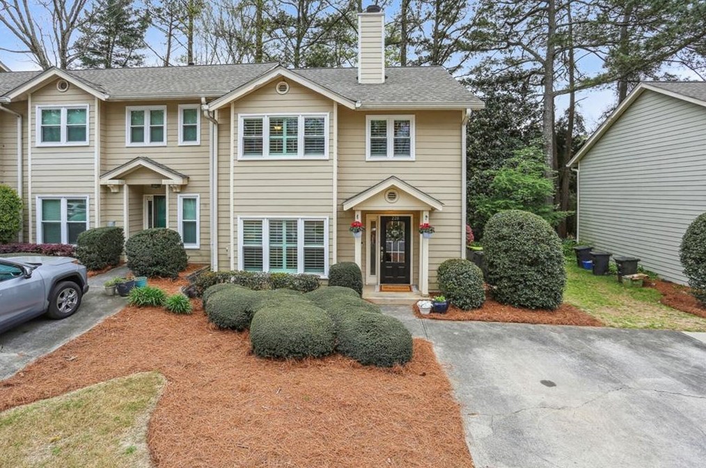 228 Peachtree Hollow Ct, Atlanta GA  30328-1643 exterior