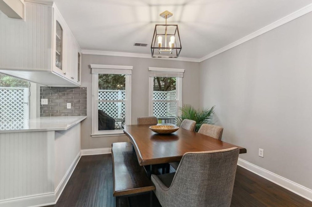 228 Peachtree Hollow Ct, Atlanta GA  30328-1643 exterior