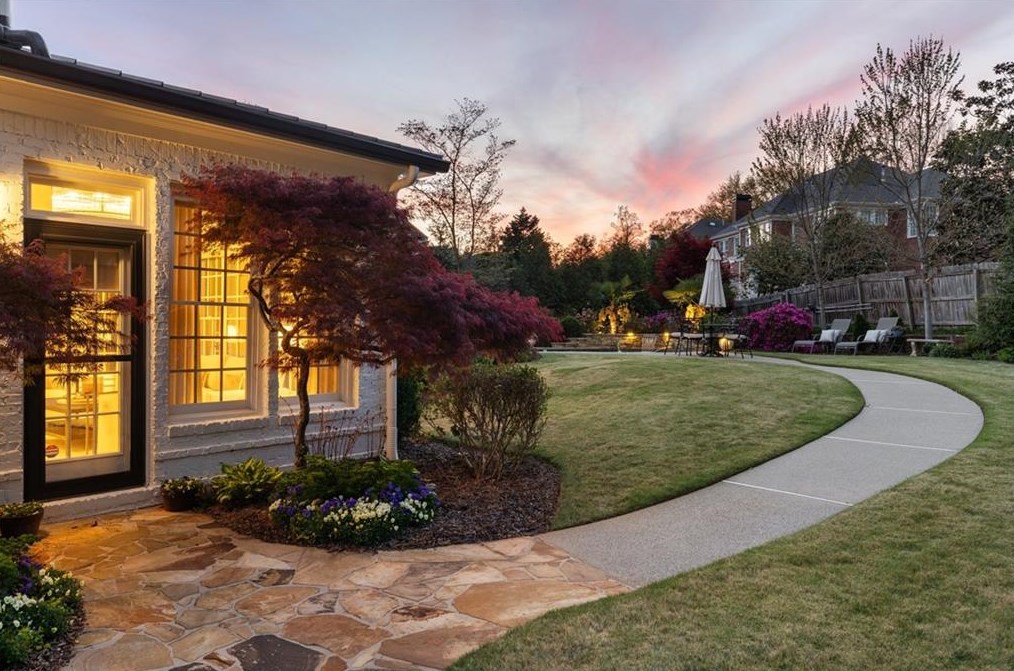 1088 Hunters Brook Ct, Atlanta GA  30319-4714 exterior