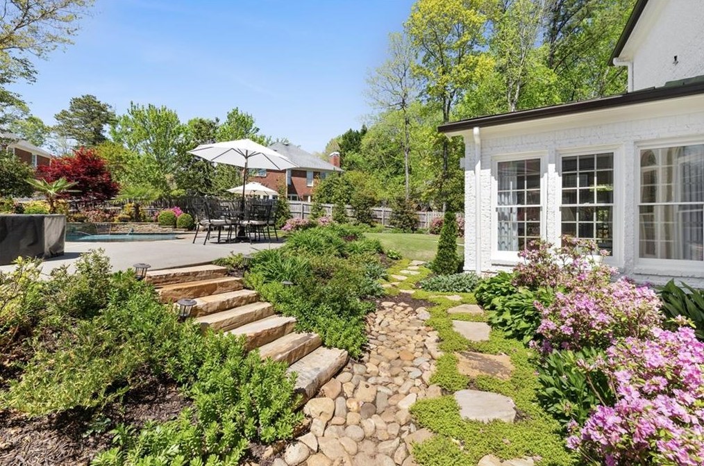 1088 Hunters Brook Ct, Atlanta GA  30319-4714 exterior