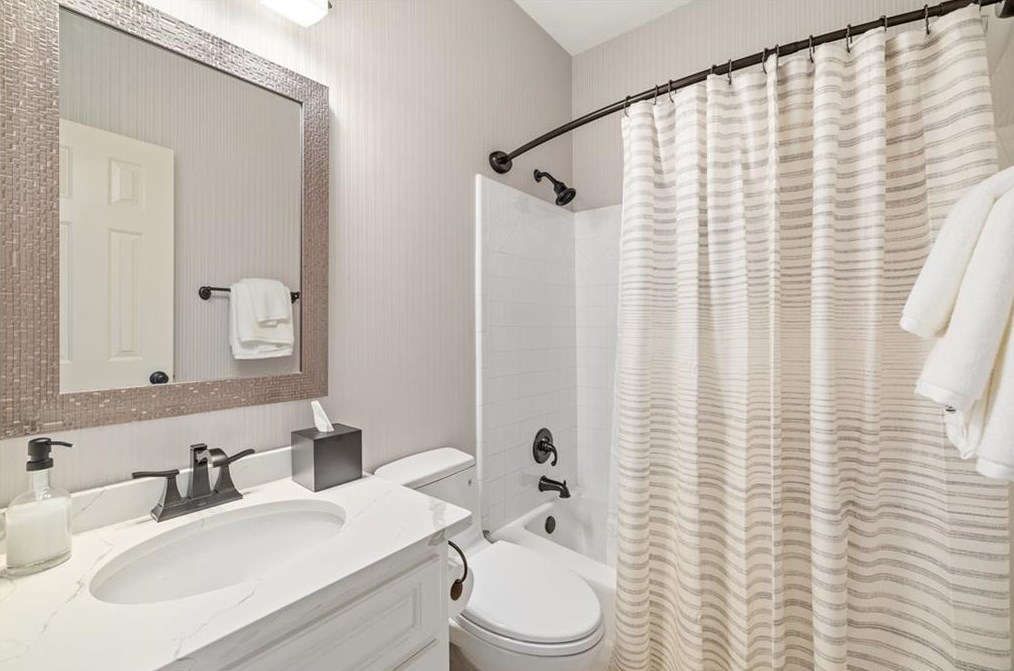 1088 Hunters Brook Ct, Atlanta GA  30319-4714 exterior