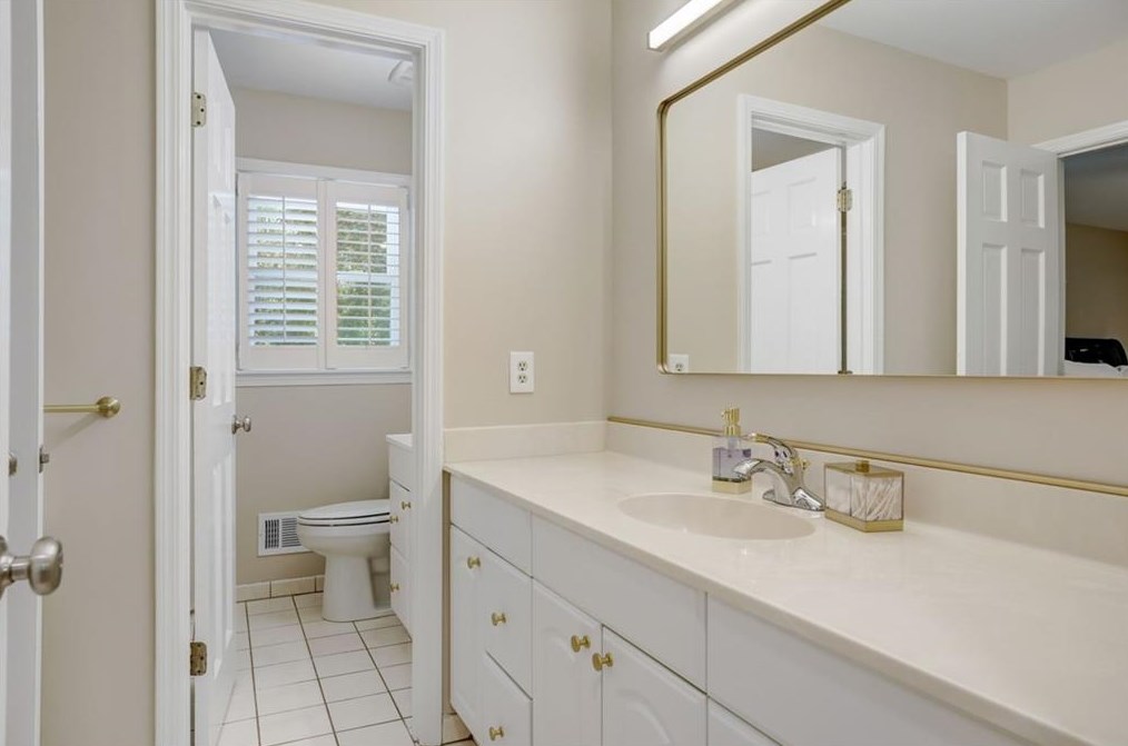 3837 Foxford Dr, Atlanta GA  30340-4406 exterior