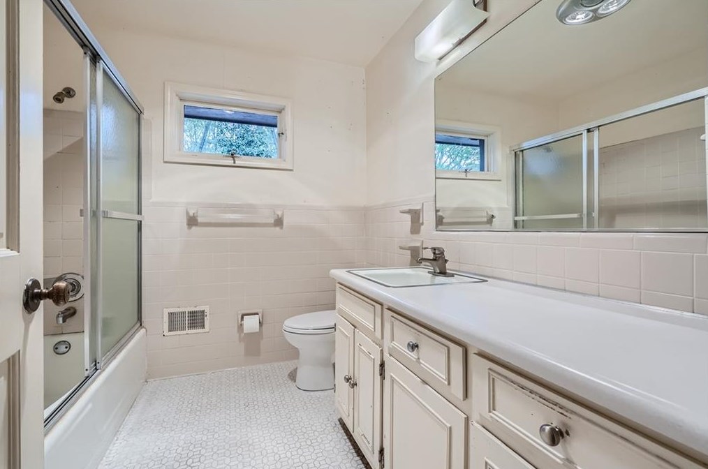 2255 Shasta Way, Atlanta GA  30345-2603 exterior