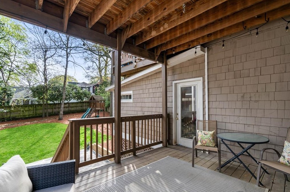 2601 Brookwood Dr, Atlanta GA  30305-3752 exterior
