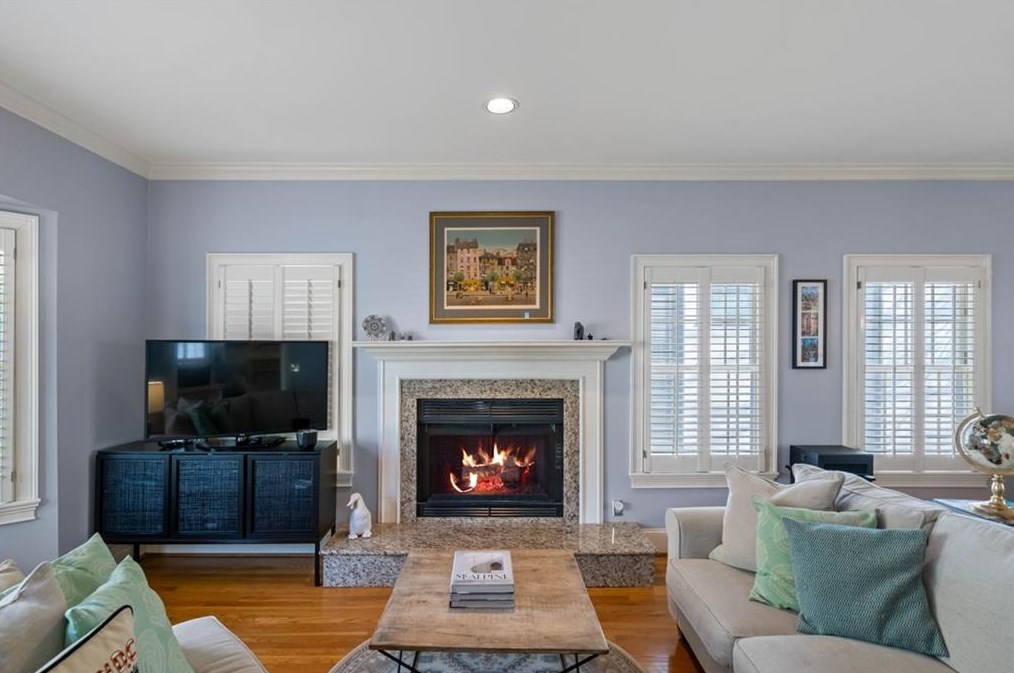 2601 Brookwood Dr, Atlanta GA  30305-3752 exterior