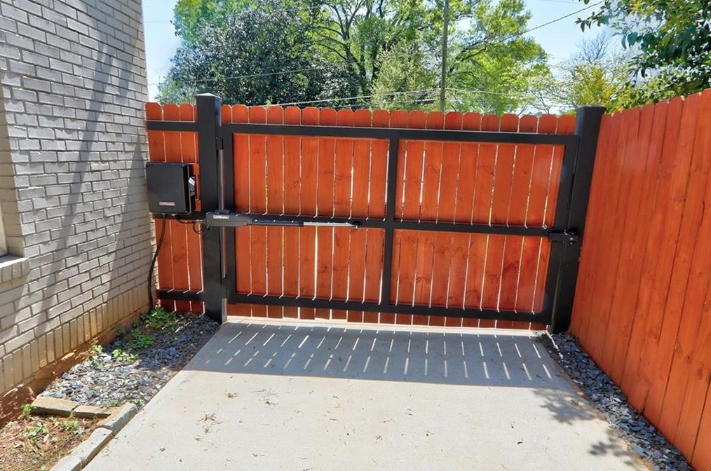 2012 Marco Dr, Decatur GA  30032-3936 exterior