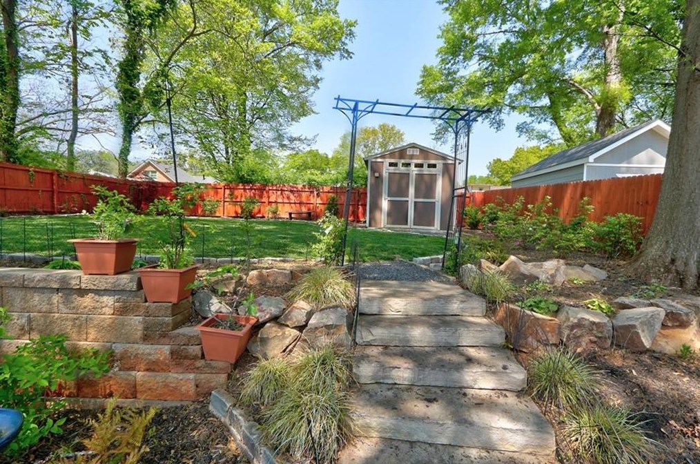 2012 Marco Dr, Decatur GA  30032-3936 exterior