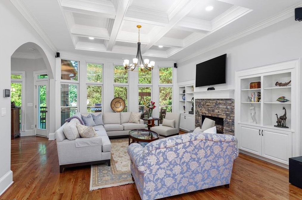 2258 Colonial Dr, Atlanta GA  30319-3881 exterior