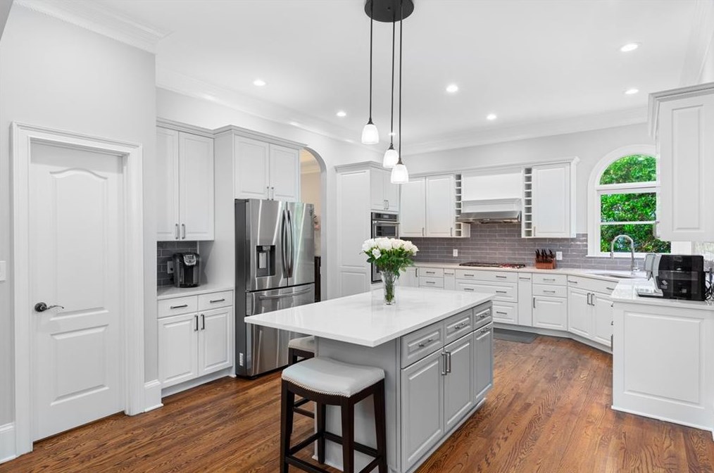 2258 Colonial Dr, Atlanta GA  30319-3881 exterior