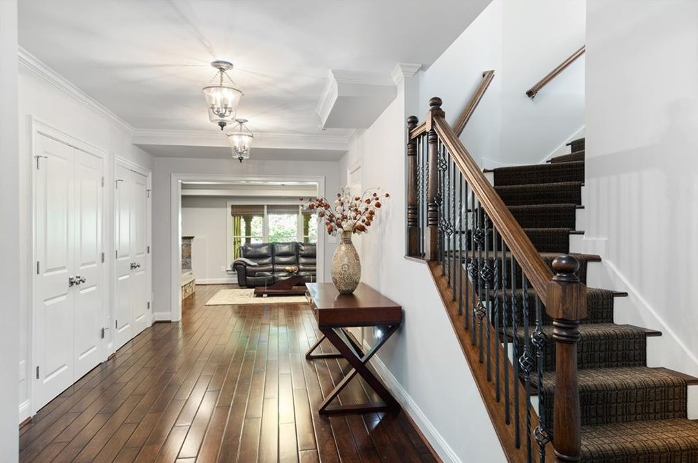 2258 Colonial Dr, Atlanta GA  30319-3881 exterior