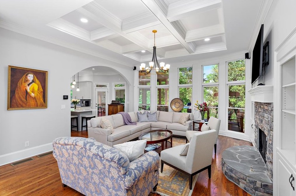 2258 Colonial Dr, Atlanta GA  30319-3881 exterior