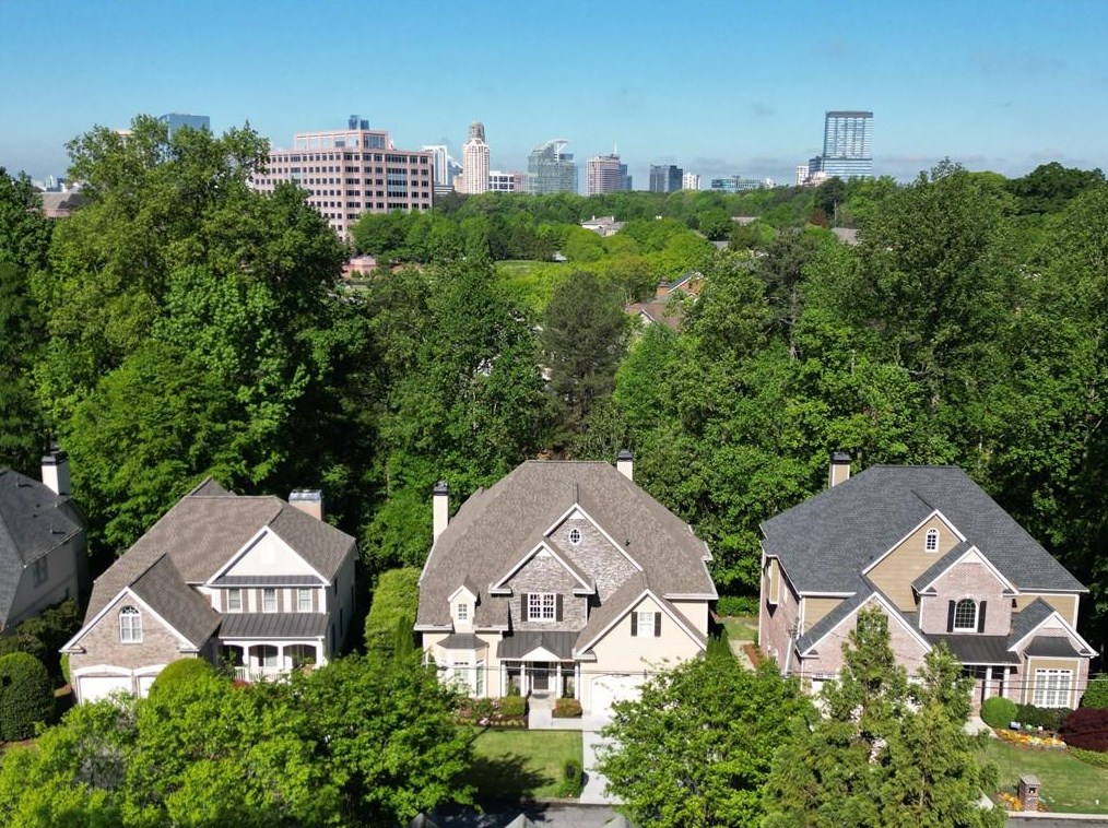 2258 Colonial Dr, Atlanta GA  30319-3881 exterior