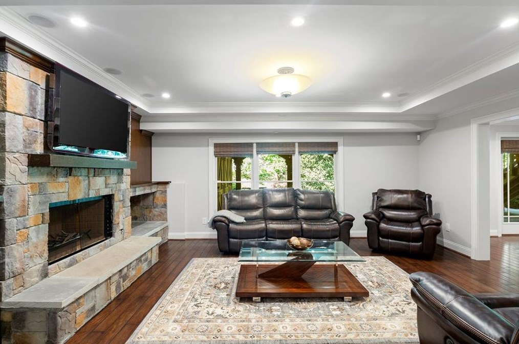 2258 Colonial Dr, Atlanta GA  30319-3881 exterior