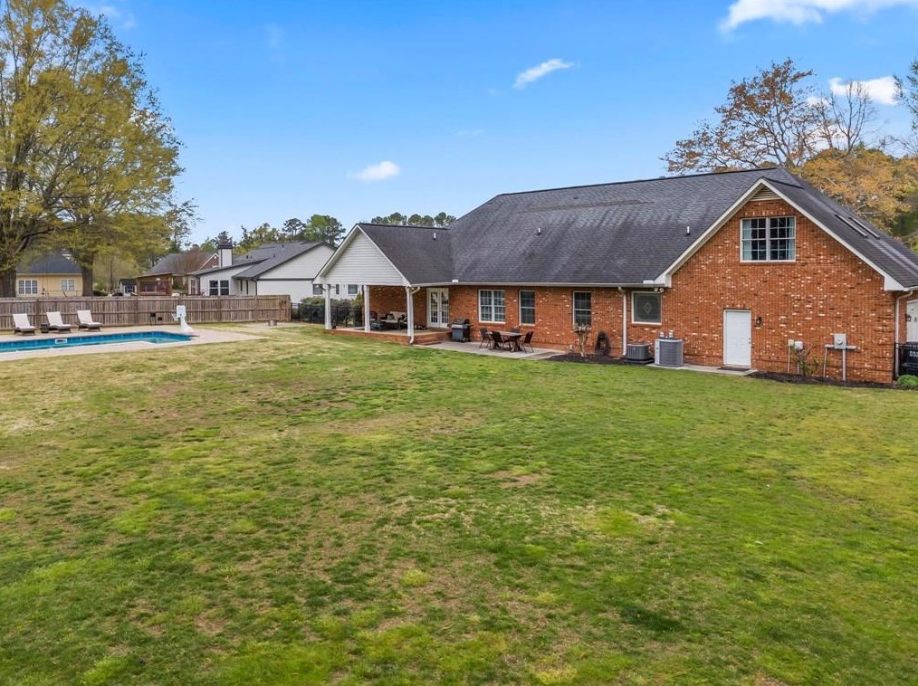 606 Shenandoah Dr, Calhoun GA  30701-4718 exterior