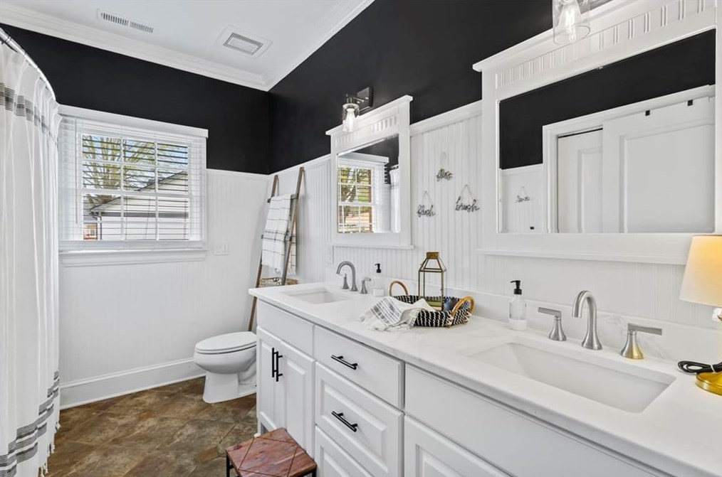 606 Shenandoah Dr, Calhoun GA  30701-4718 exterior