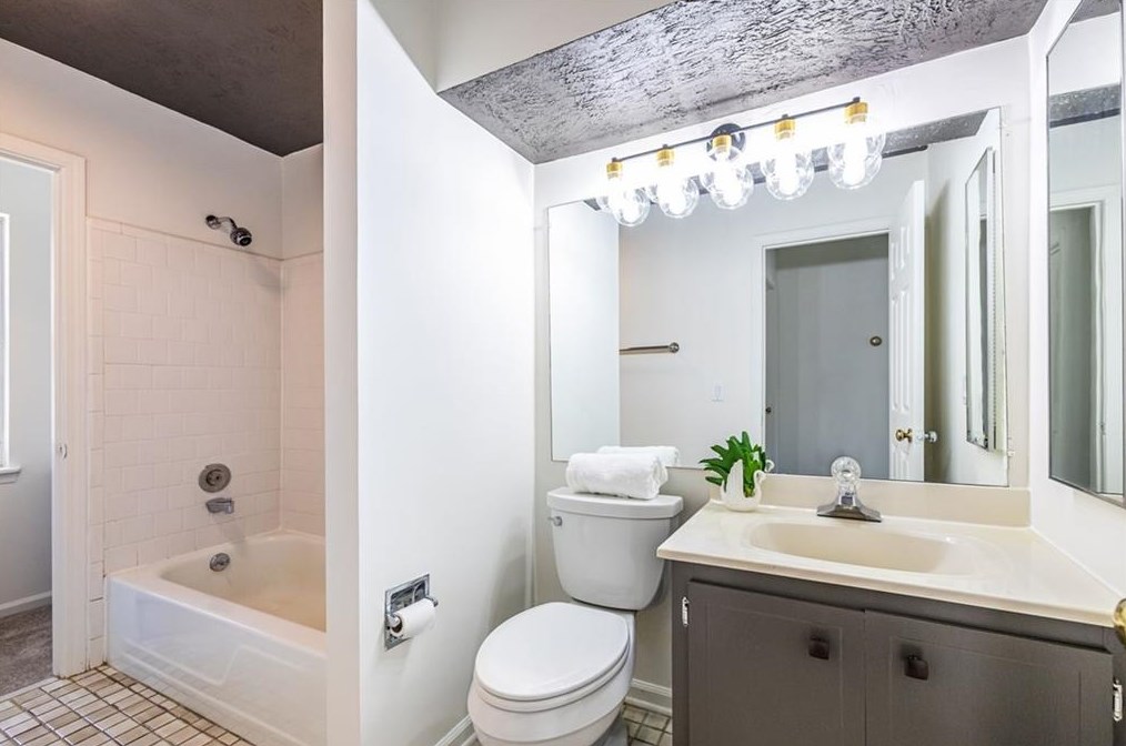 2121 Simsbury Ln, Atlanta GA 30338-6511 exterior