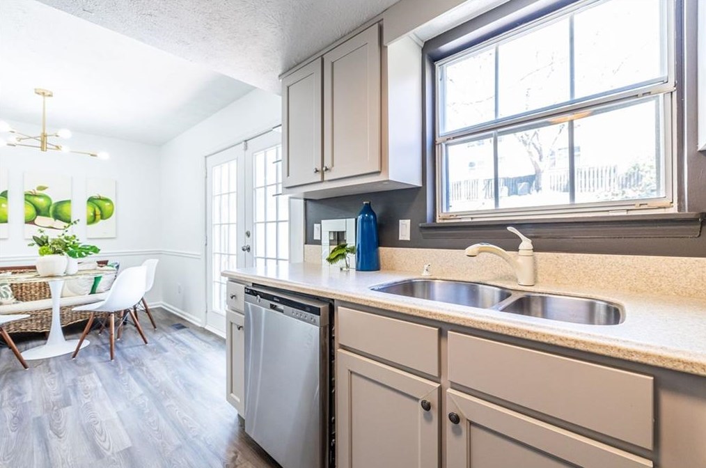 2121 Simsbury Ln, Atlanta GA 30338-6511 exterior