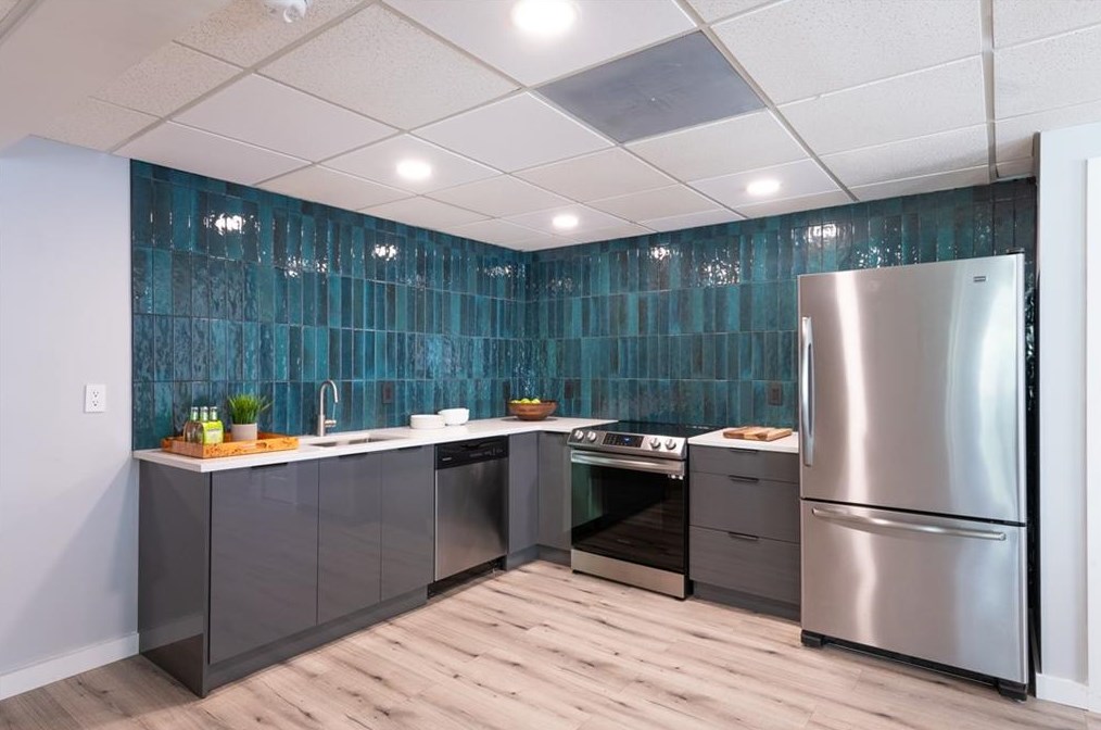 4000 Cooper Lk Rd, Smyrna GA  30082-3326 exterior