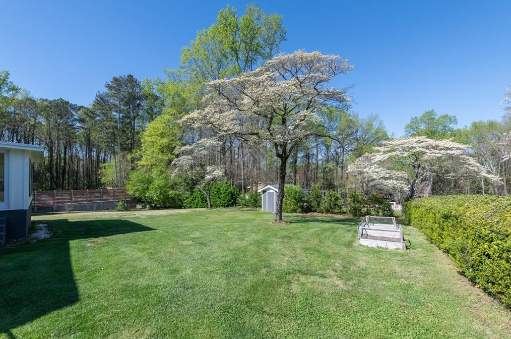 4000 Cooper Lk Rd, Smyrna GA  30082-3326 exterior